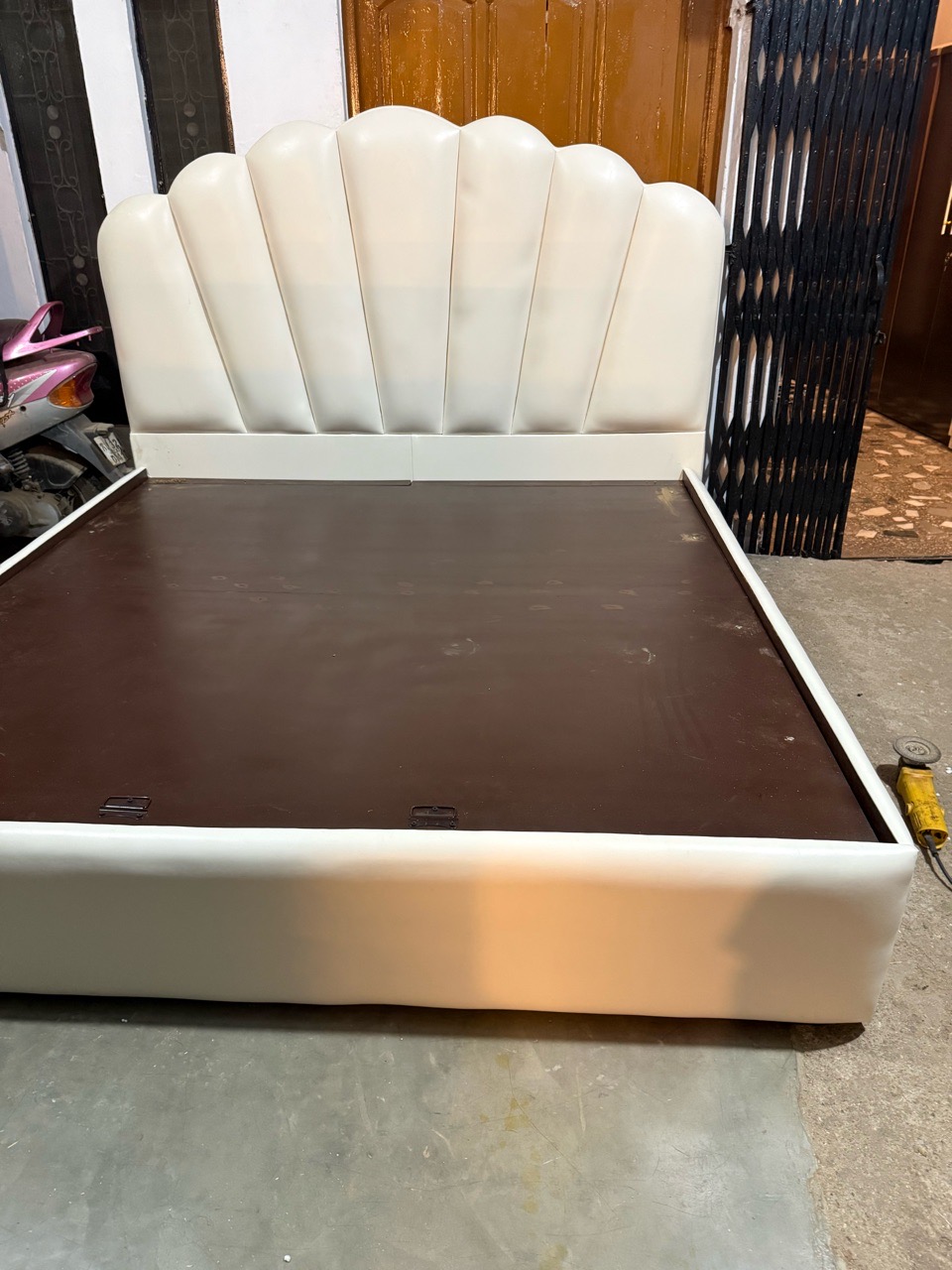 Elegant Cream Bed view 4