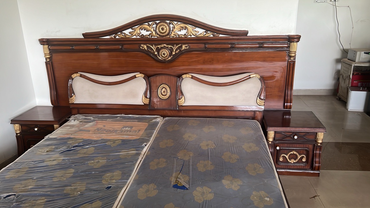Royal Wooden Bed view 6