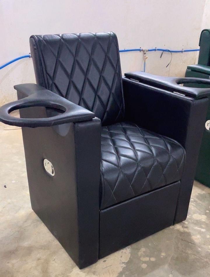 Leatherette Hair Cutting Chair view 3