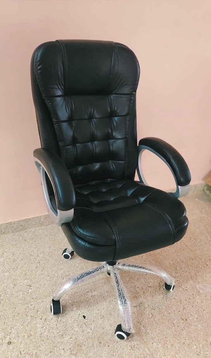 Ergonomic Black Office Chair view 2
