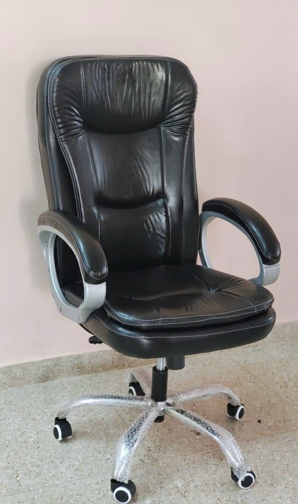 Ergonomic Black Office Chair view 2