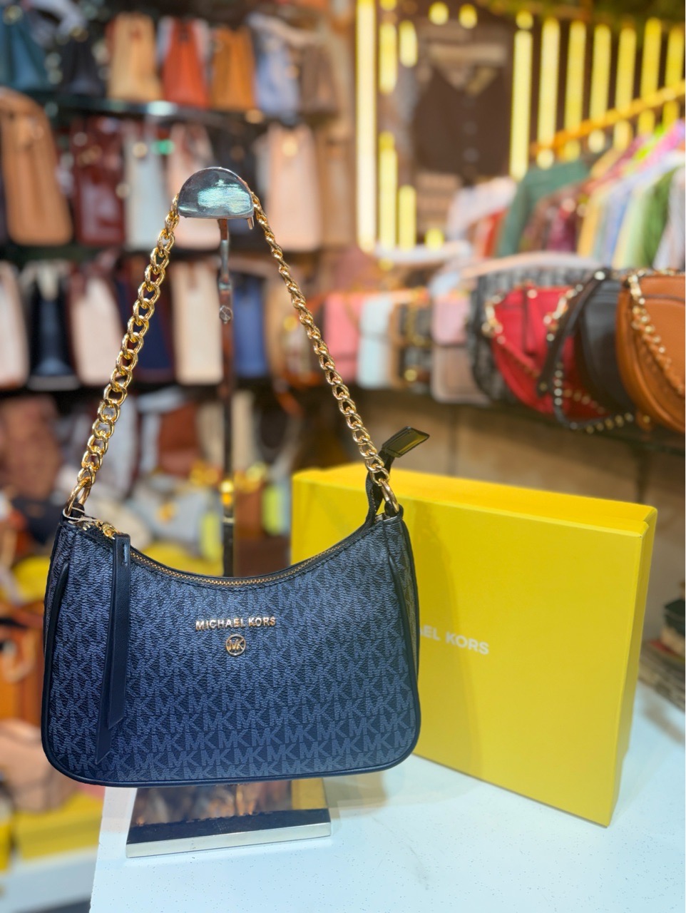 Michael Kors Hobo Bag 🛍️ view 4