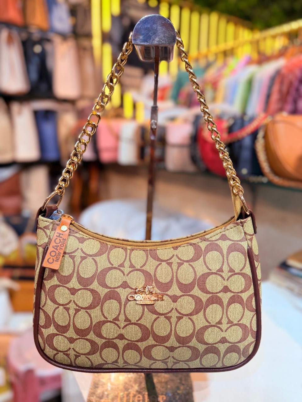 Coach Sling 💼 view 2