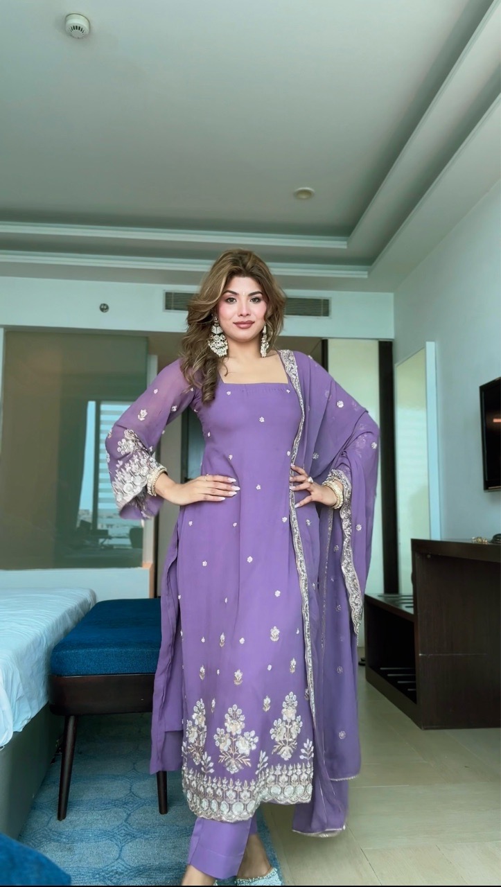 ‘Mahira’ Suit Set view 3