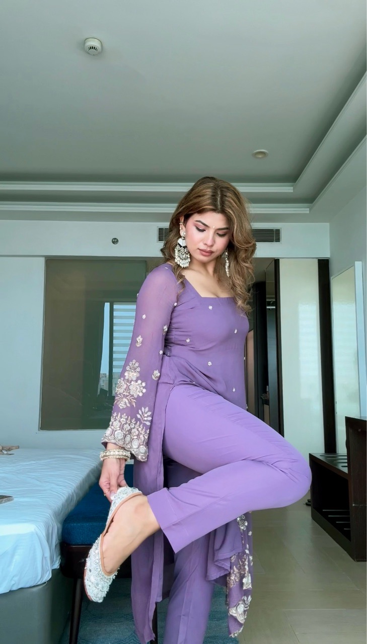 ‘Mahira’ Suit Set view 4