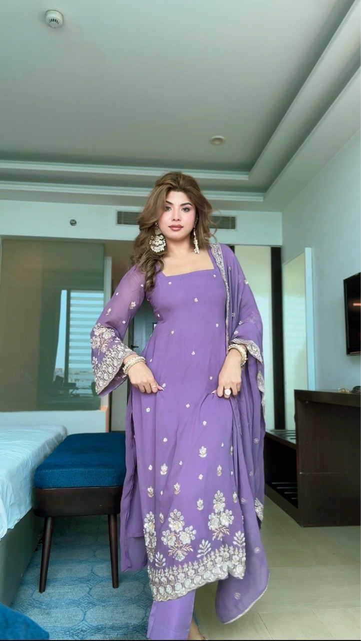‘Mahira’ Suit Set view 5