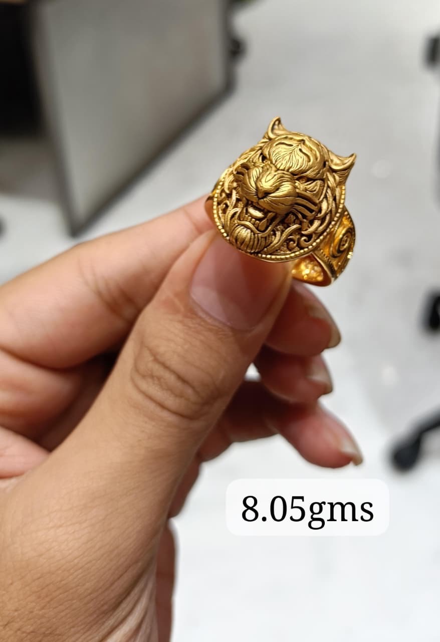 Lion Head Gold Ring view 8