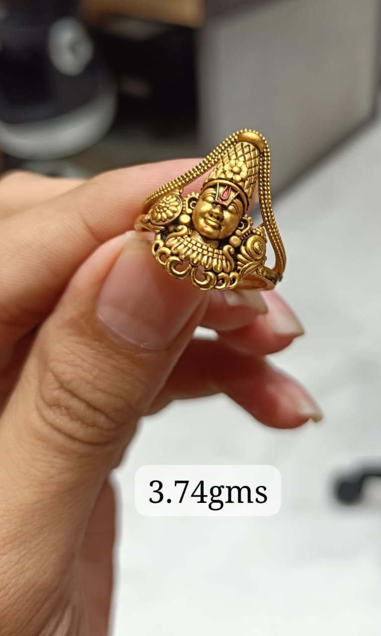 Lion Head Gold Ring view 3