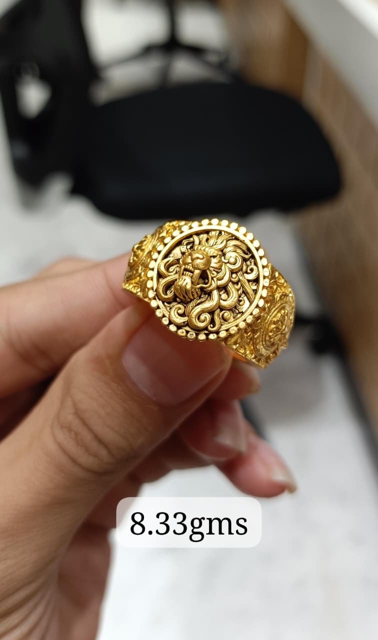 Gold Antique Ring view 8