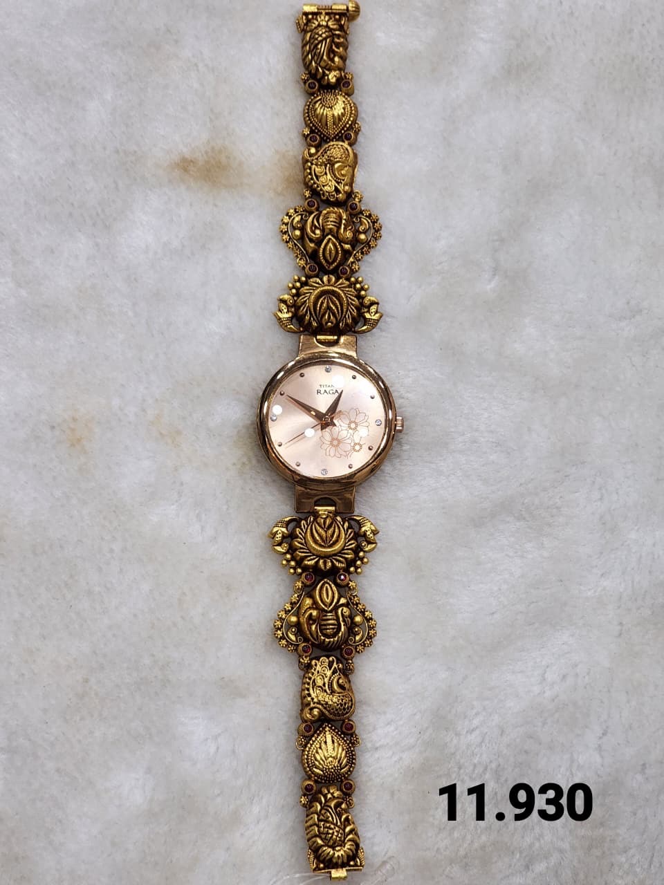 Riya Gold Watch view 4