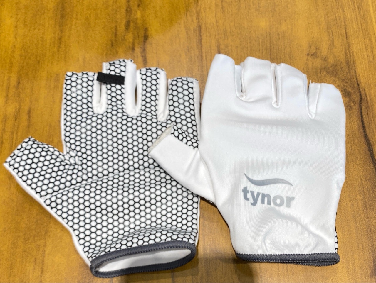 Tynor Fielding Gloves view 4