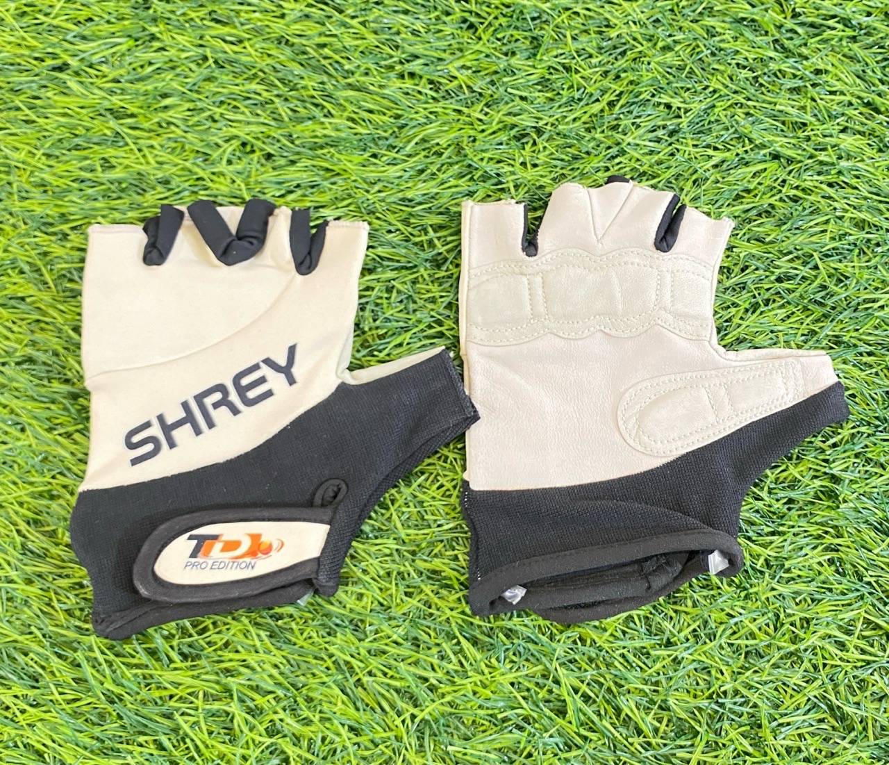 Shrey FILDING Gloves view 2